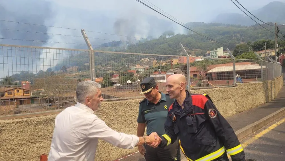 Fernando Grande - Marlaska, Ministro del Interior en Funciones visita la zona afectada por el incendio en Tenerife
