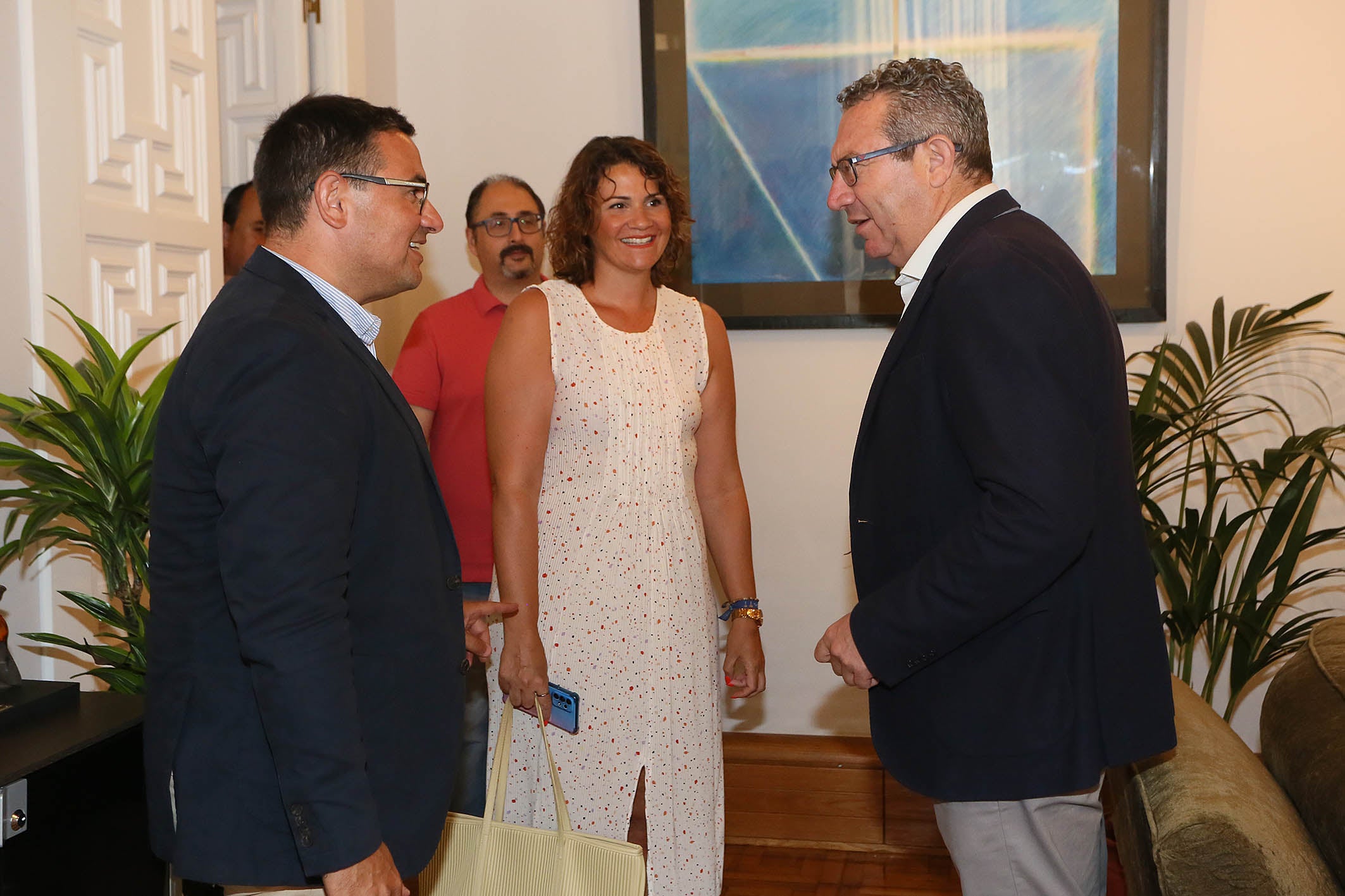 El nuevo presidente de la Diputación recibe oficialmente al nuevo president de la Federació de Fogueres d'Alacant El nuevo presidente de la Diputación recibe oficialmente al nuevo president de la Federació de Fogueres d'Alacant