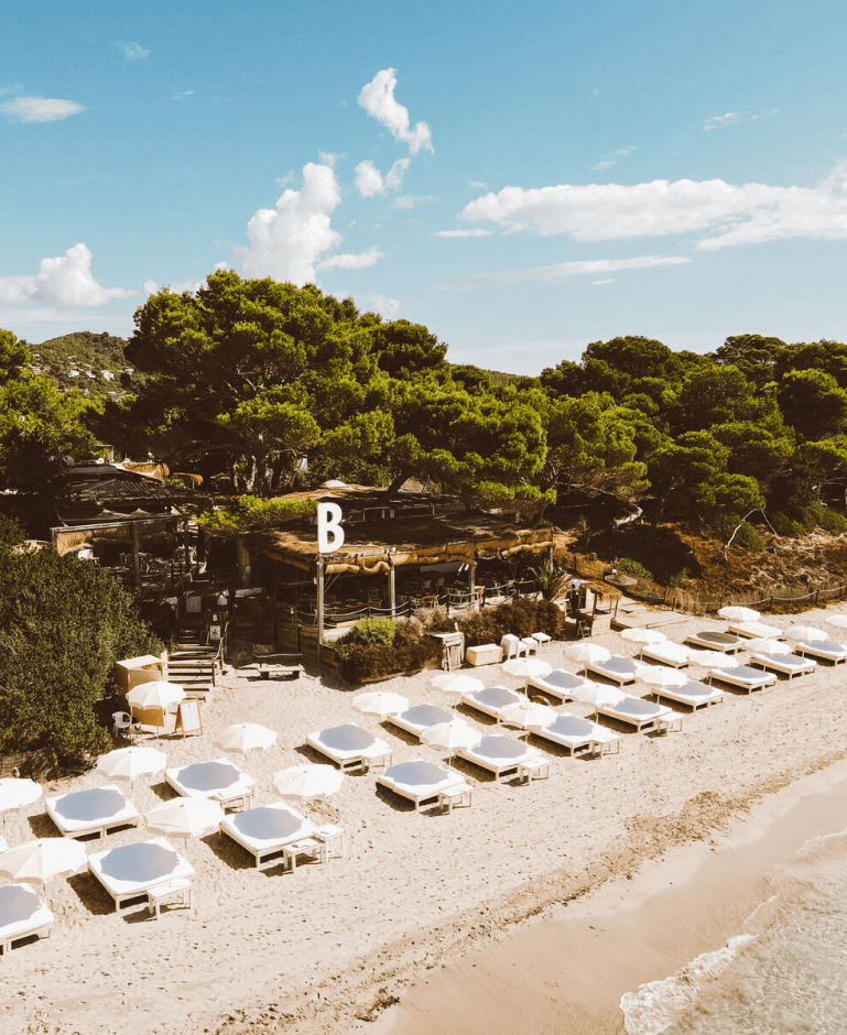 Beso Beach Ibiza: el chiringuito más viral de la isla de Ibiza Beso Beach Ibiza: el chiringuito más viral de la isla de Ibiza