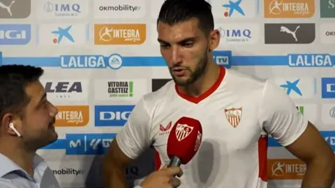 Rafa Mir en los medios oficiales del Sevilla Rafa Mir en los medios oficiales del Sevilla