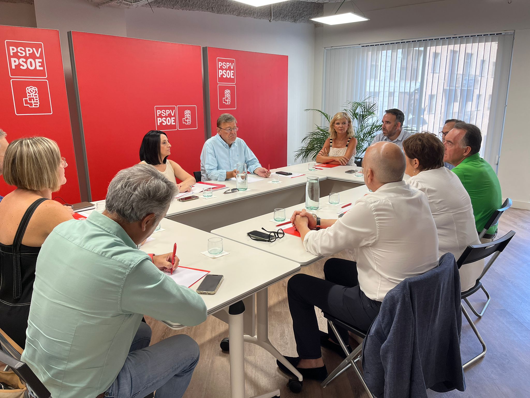 Puig asegura que pedirán al Congreso que incluya formalmente la denominación de valenciano Puig asegura que pedirán al Congreso que incluya formalmente la denominación de valenciano