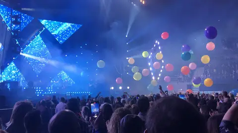 Imagen de archivo de un concierto con gran afluencia de personas Imagen de archivo de un concierto con gran afluencia de personas