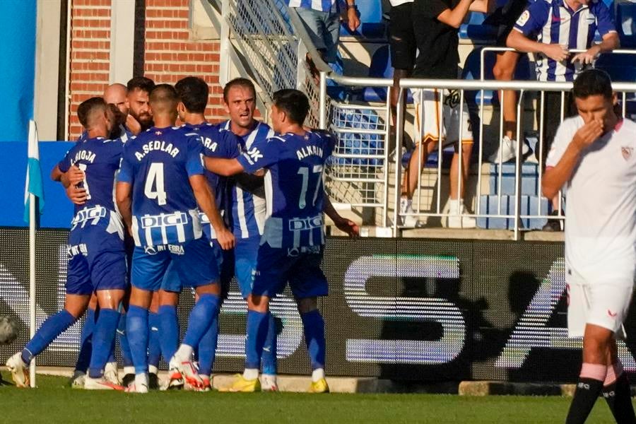 El Alavés se impone al Sevilla en un partido loco El Alavés se impone al Sevilla en un partido loco