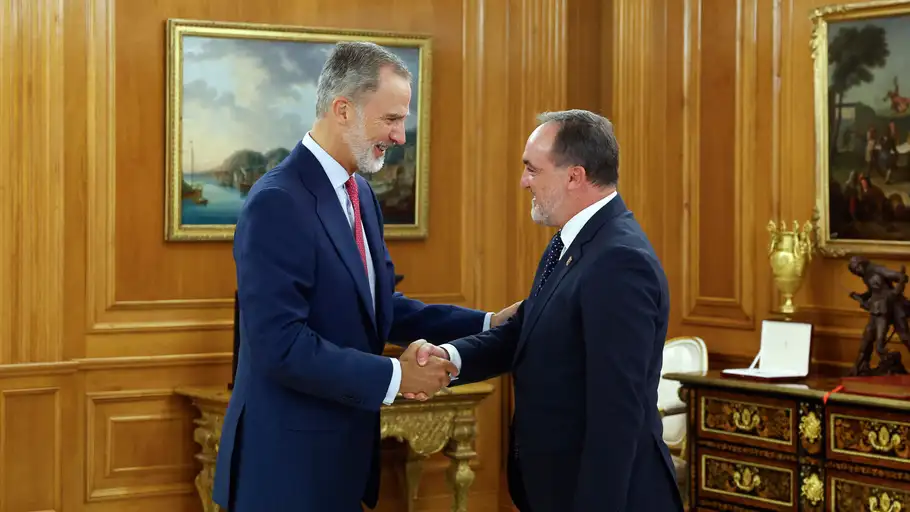Felipe VI ha recibido este lunes en su despacho del Palacio de la Zarzuela al presidente de Unión del Pueblo Navarro (UPN), Javier Esparza Felipe VI ha recibido este lunes en su despacho del Palacio de la Zarzuela al presidente de Unión del Pueblo Navarro (UPN), Javier Esparza