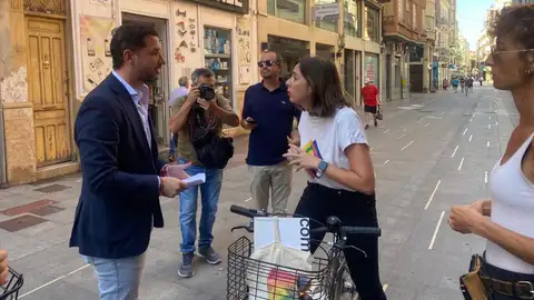 Esther Díez discute con el concejal del PP, Claudio Guilabert Esther Díez discute con el concejal del PP, Claudio Guilabert