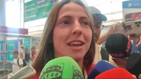 La valencianista Enith Salón a su llegada a Valencia