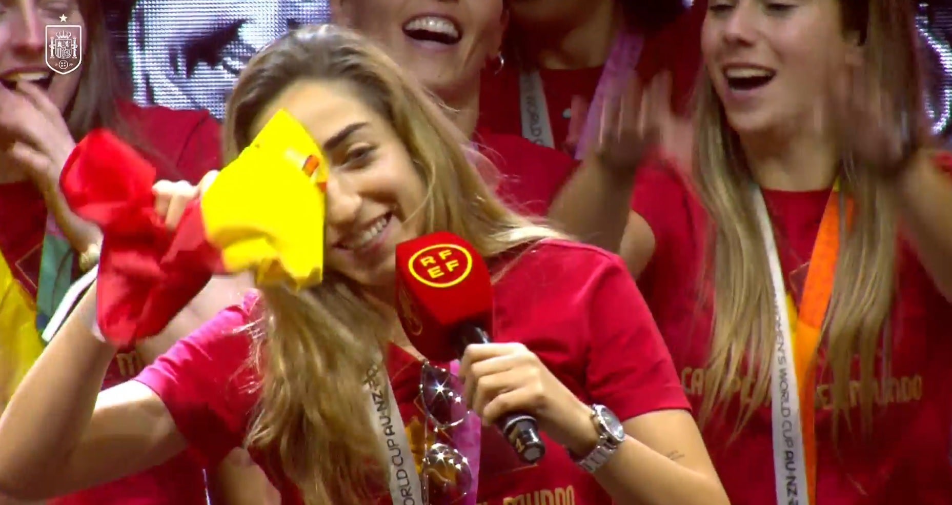 El emotivo discurso de Olga Carmona en la celebración del Mundial: "A todas las estrellas que tanto nos han acompañado" El emotivo discurso de Olga Carmona en la celebración del Mundial: "A todas las estrellas que tanto nos han acompañado"