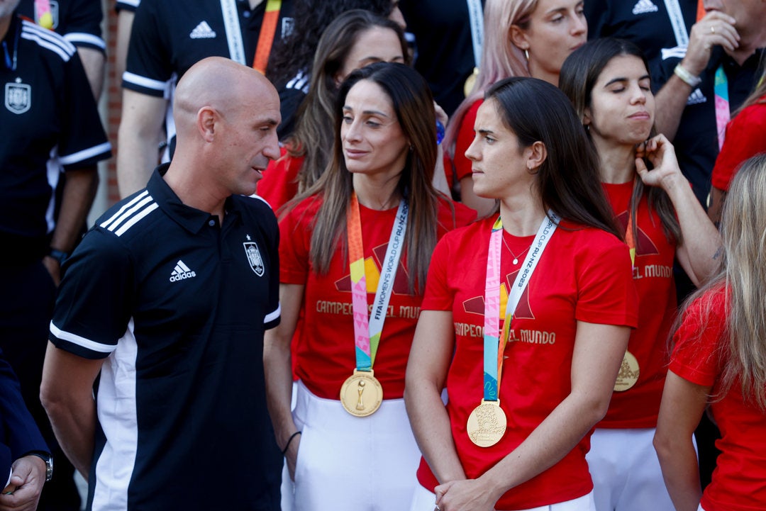 Rubiales pidió sin éxito a Jenni Hermoso que salieran juntos en el vídeo de disculpas Rubiales pidió sin éxito a Jenni Hermoso que salieran juntos en el vídeo de disculpas