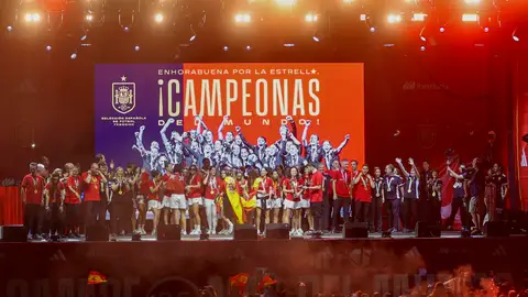 La Selección se da un baño de gloria en Madrid para celebrar el Mundial La Selección se da un baño de gloria en Madrid para celebrar el Mundial