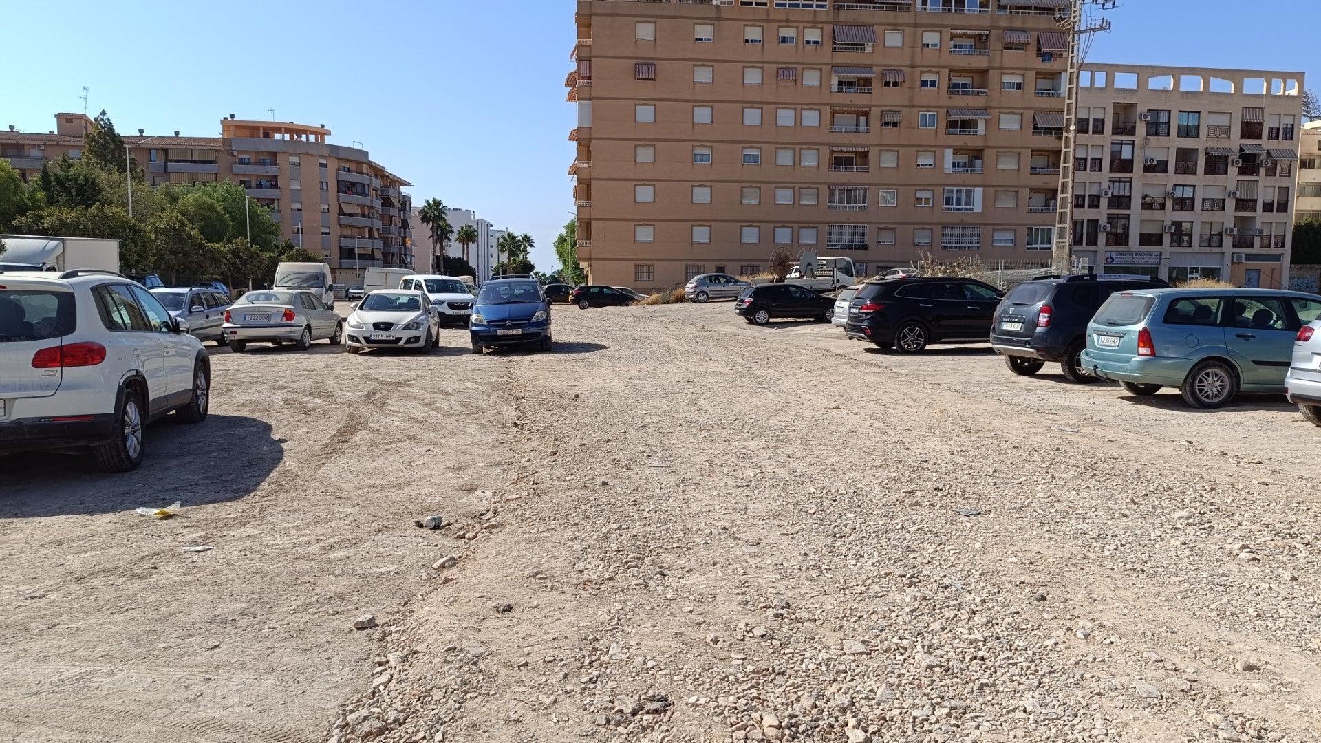 El Ayuntamiento de La Vila Joiosa habilita el acceso al solar de la avenida de Altea El Ayuntamiento de La Vila Joiosa habilita el acceso al solar de la avenida de Altea
