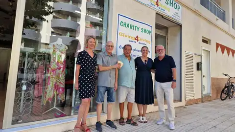 El Voluntariado social de l'Alfàs del Pi recibe una donación de 1.000 euros de la asociación Giving4Giving El Voluntariado social de l'Alfàs del Pi recibe una donación de 1.000 euros de la asociación Giving4Giving