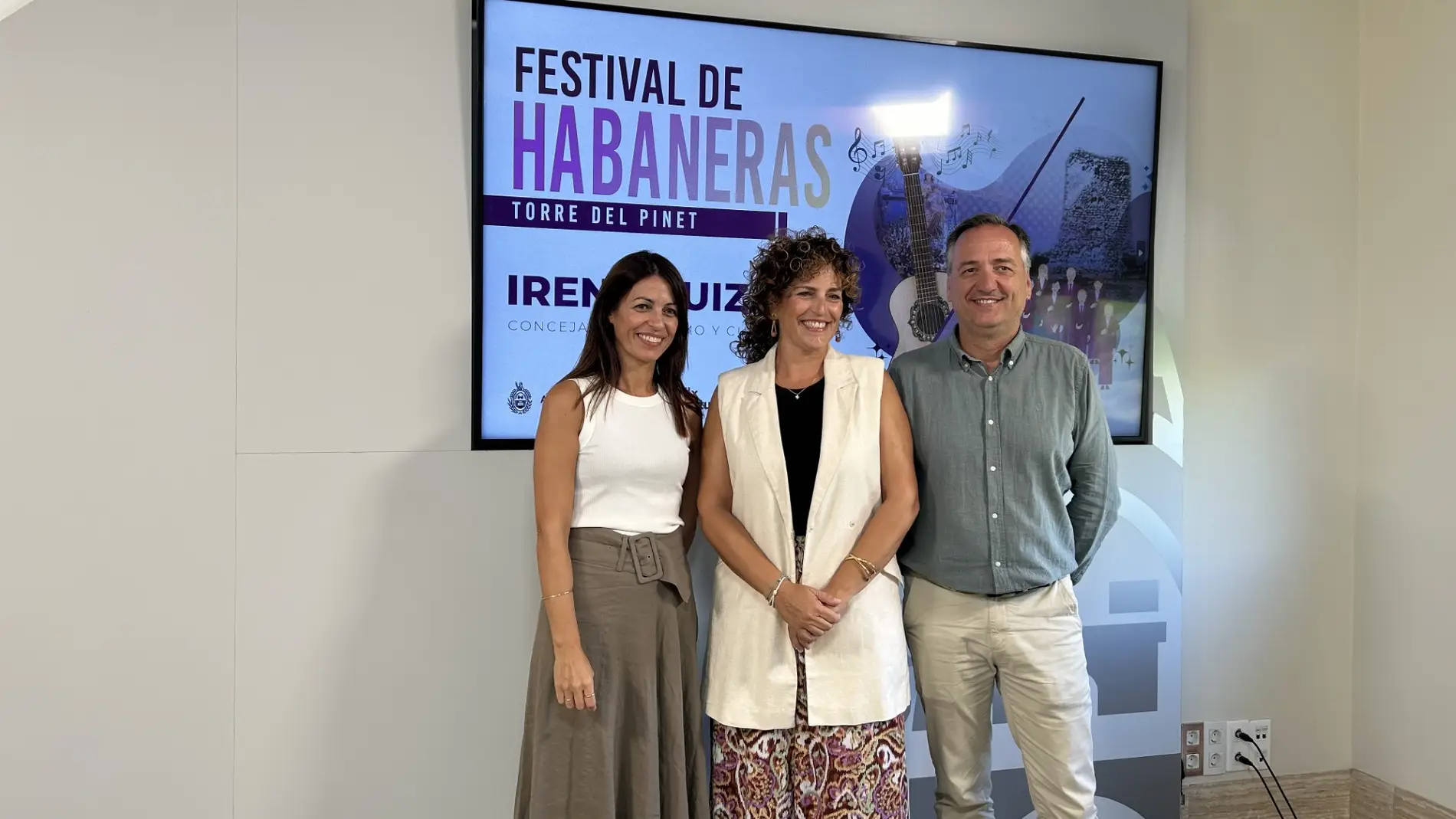 La edil de Cultura, Irene Ruiz; la presidenta de la Asociación de Vecinos de El Pinet; y el edil de Pedanías, Raúl Sempere.