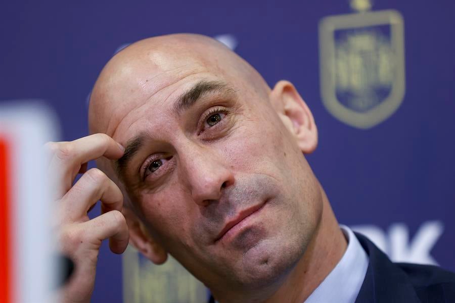 Rubiales pidió apoyo a la UEFA al considerar que existía injerencia gubernamental en la RFEF para forzar su destitución Rubiales pidió apoyo a la UEFA al considerar que existía injerencia gubernamental en la RFEF para forzar su destitución