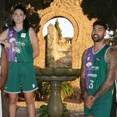 Augusto Lima, Yankuba Sima, Elena Moreno y Guillermo del Pino con las nuevas equipaciones de Unicaja CB Augusto Lima, Yankuba Sima, Elena Moreno y Guillermo del Pino con las nuevas equipaciones de Unicaja CB