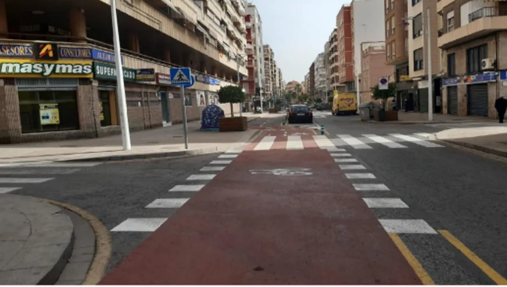 Problemas en la intersección de los cruces de ciclistas, coches y pasos de peatones Problemas en la intersección de los cruces de ciclistas, coches y pasos de peatones