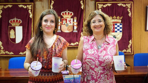 Pilar Rubio, concejala de Bienestar Social, Familia, Salud y Pol&iacute;ticas de Igualdad, junto a Mar&iacute;a Luisa Serrano, asesora jur&iacute;dica del Centro de la Mujer