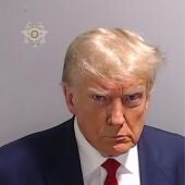 Donald Trump publica su foto policial tras entregarse a las autoridades en Georgia 