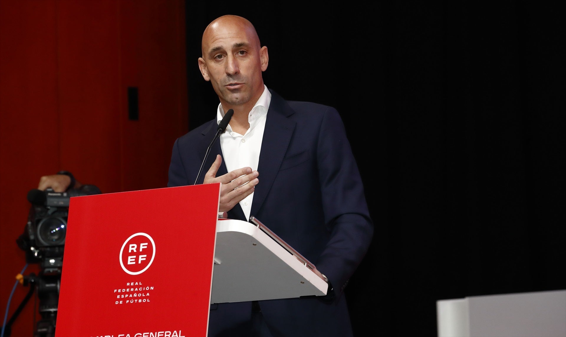 La justificación de Rubiales sobre el beso a Jenni Hermoso: ¿Un piquito? y ella me dijo 'vale' La justificación de Rubiales sobre el beso a Jenni Hermoso: ¿Un piquito? y ella me dijo 'vale'