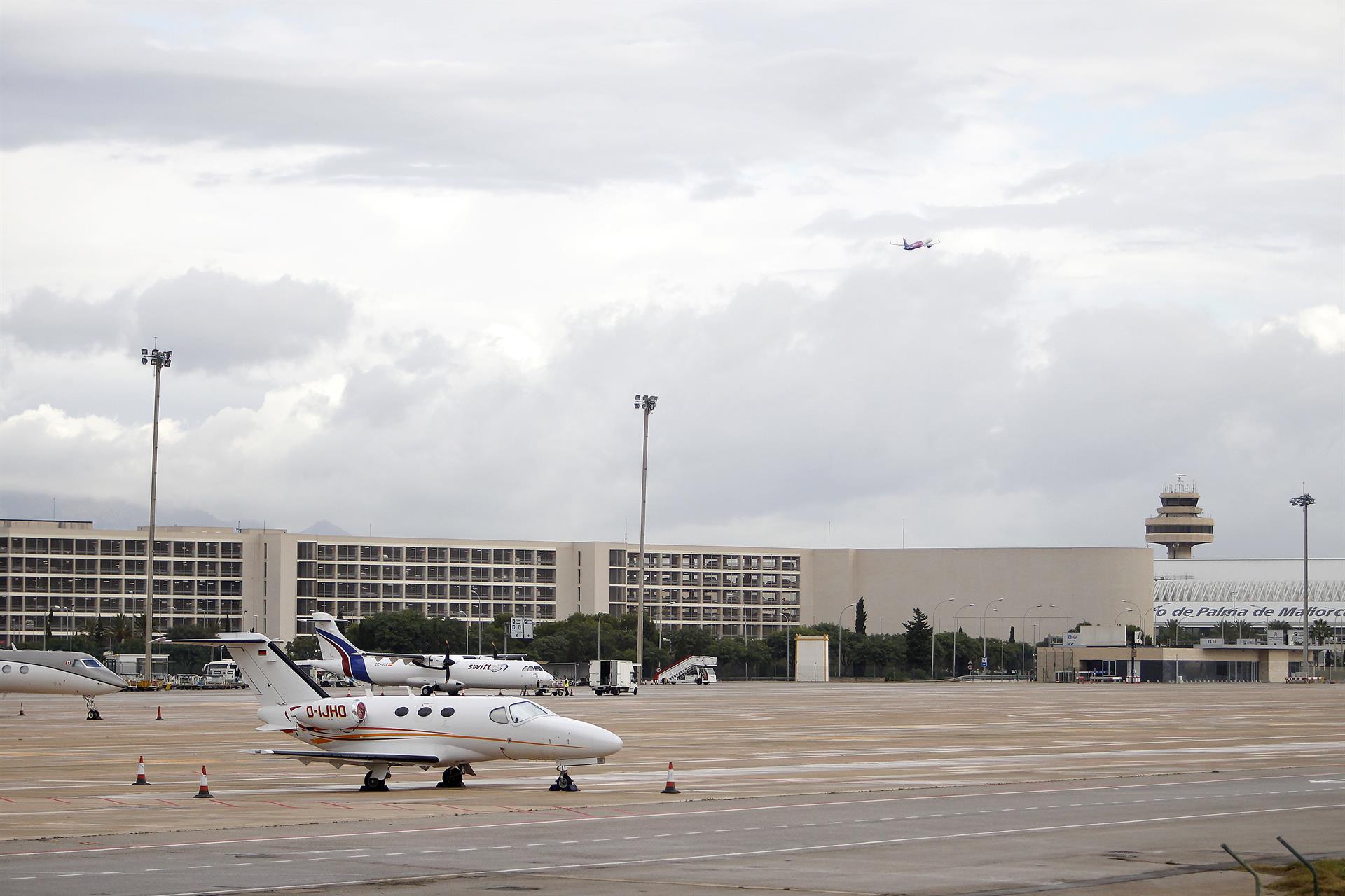 Los aeropuertos de Baleares operan este fin de semana 4.502 vuelos Los aeropuertos de Baleares operan este fin de semana 4.502 vuelos