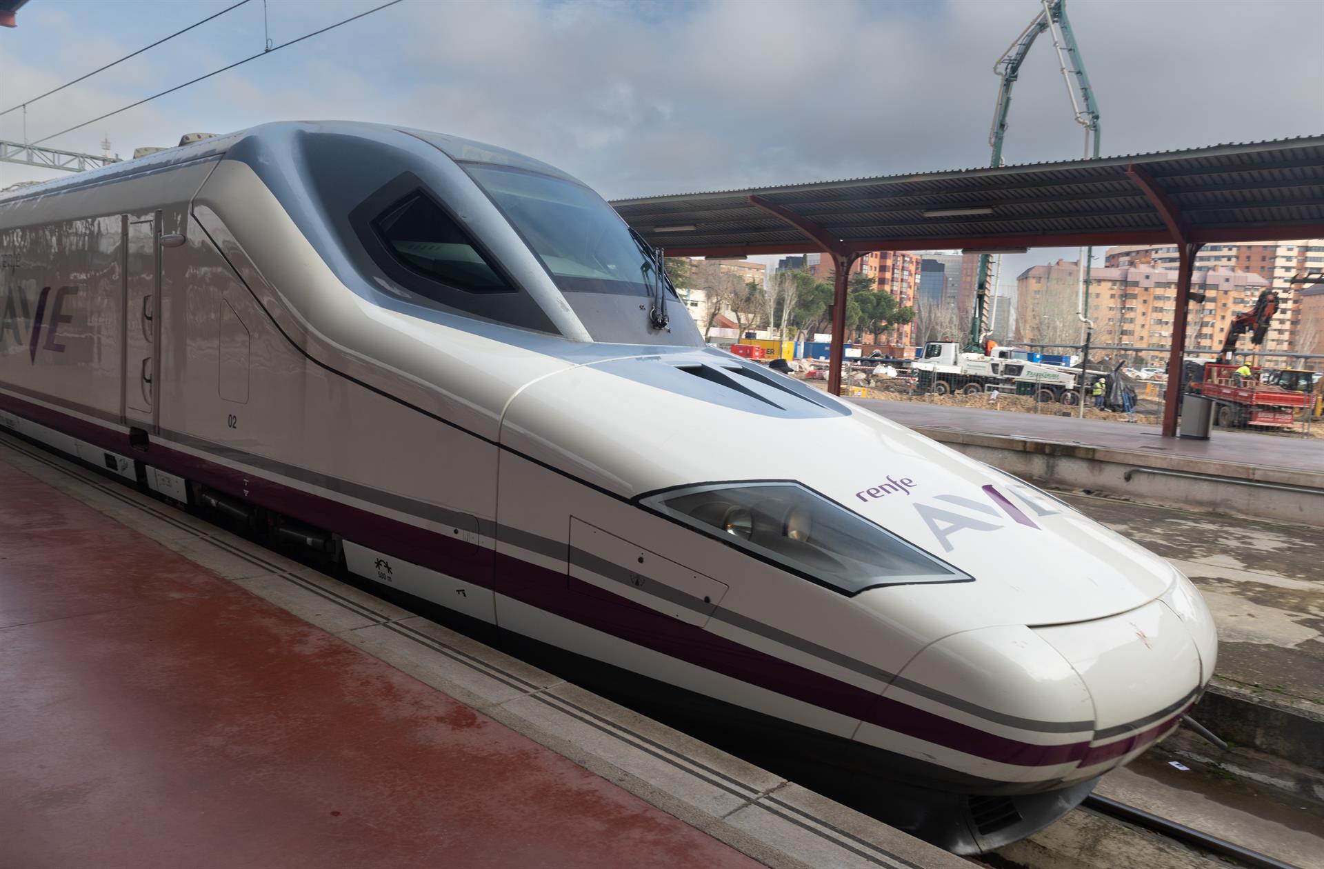 Nuevos retrasos de casi media hora en el tren AVANT de la línea que une Madrid con Toledo Nuevos retrasos de casi media hora en el tren AVANT de la línea que une Madrid con Toledo