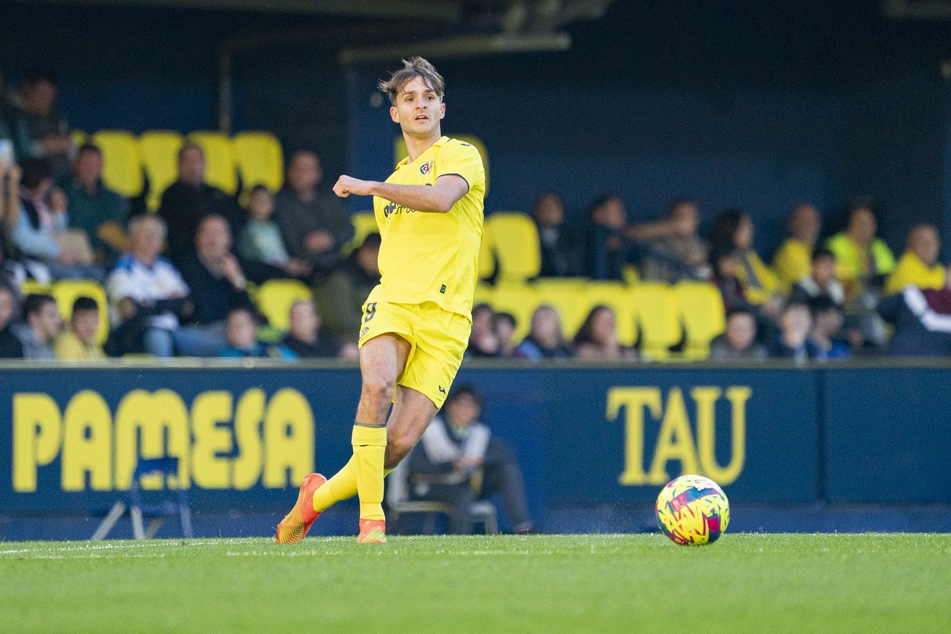 El jugador del Villarreal B Carlo Adriano será el pregonero de la Crida a la Festa que abrirá las fiestas de la Virgen de Gracia El jugador del Villarreal B Carlo Adriano será el pregonero de la Crida a la Festa que abrirá las fiestas de la Virgen de Gracia