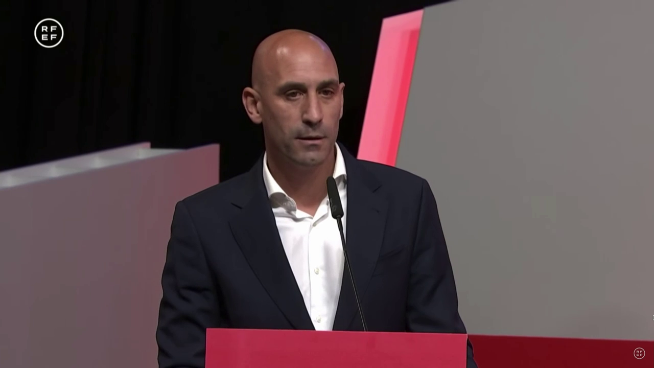 VÍDEO: Así ha sido el momento en el que Luis Rubiales se ha negado a dimitir por el beso a Jenni Hermoso VÍDEO: Así ha sido el momento en el que Luis Rubiales se ha negado a dimitir por el beso a Jenni Hermoso