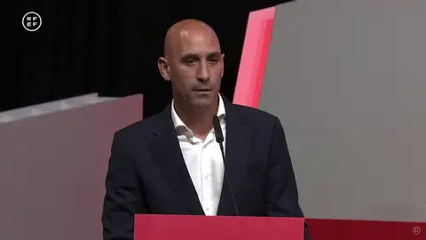 Así ha anunciado Luis Rubiales que no va a dimitir por el beso a Jenni Hermoso Así ha anunciado Luis Rubiales que no va a dimitir por el beso a Jenni Hermoso