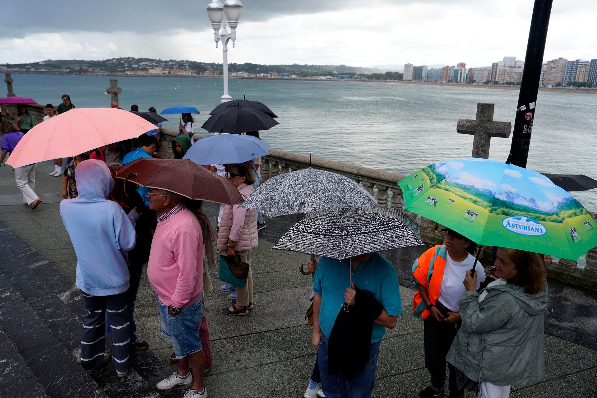 Las tormentas ponen en alerta a tres comunidades autónomas este domingo Las tormentas ponen en alerta a tres comunidades autónomas este domingo
