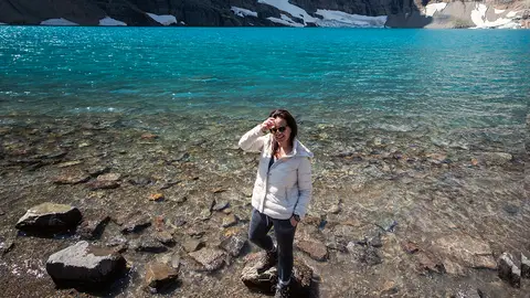 Nuestra fotógrafa radiofónica, Carmen Martínez Torrón, nos lleva a Montana SuperKarmen nos llevan hasta el Iceberg Lake en Montana en el programa de Un alto en el camino
