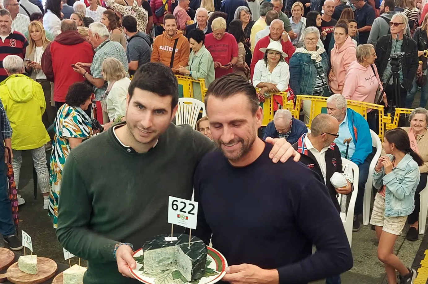 Subasta de récord en el Certamen del Cabrales: 30.000 euros por un queso Subasta de récord en el Certamen del Cabrales: 30.000 euros por un queso