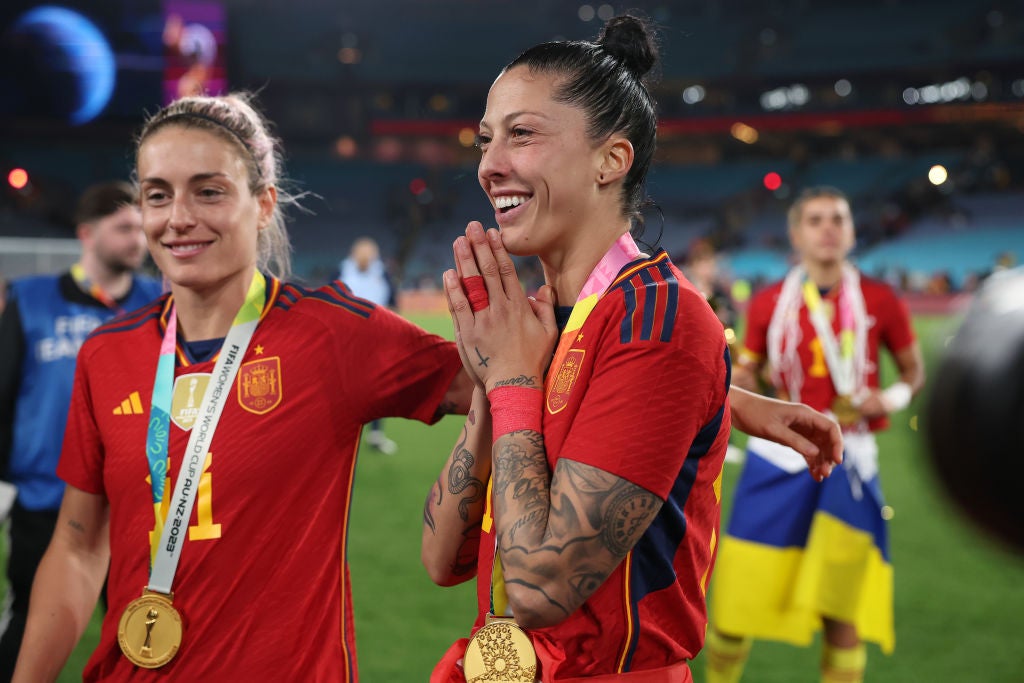 El mundo del fútbol se vuelca con Jenni Hermoso y señala a Rubiales El mundo del fútbol se vuelca con Jenni Hermoso y señala a Rubiales