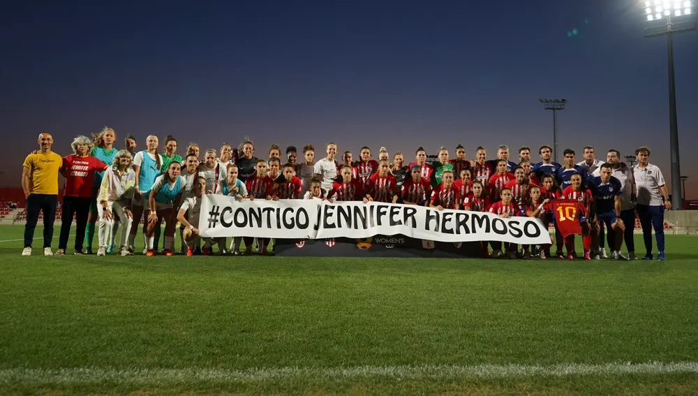 Jugadoras de Atlético de Madrid y Milan apoyan a Jenni Hermoso en la final de la Women's Cup