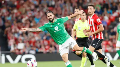 El centrocampista del Betis Isco durante el partido de LaLiga que disputaron Athletic Club y el Real Betis en el estadio de San Mamés, en Bilbao. El centrocampista del Betis Isco durante el partido de LaLiga que disputaron Athletic Club y el Real Betis en el estadio de San Mamés, en Bilbao.