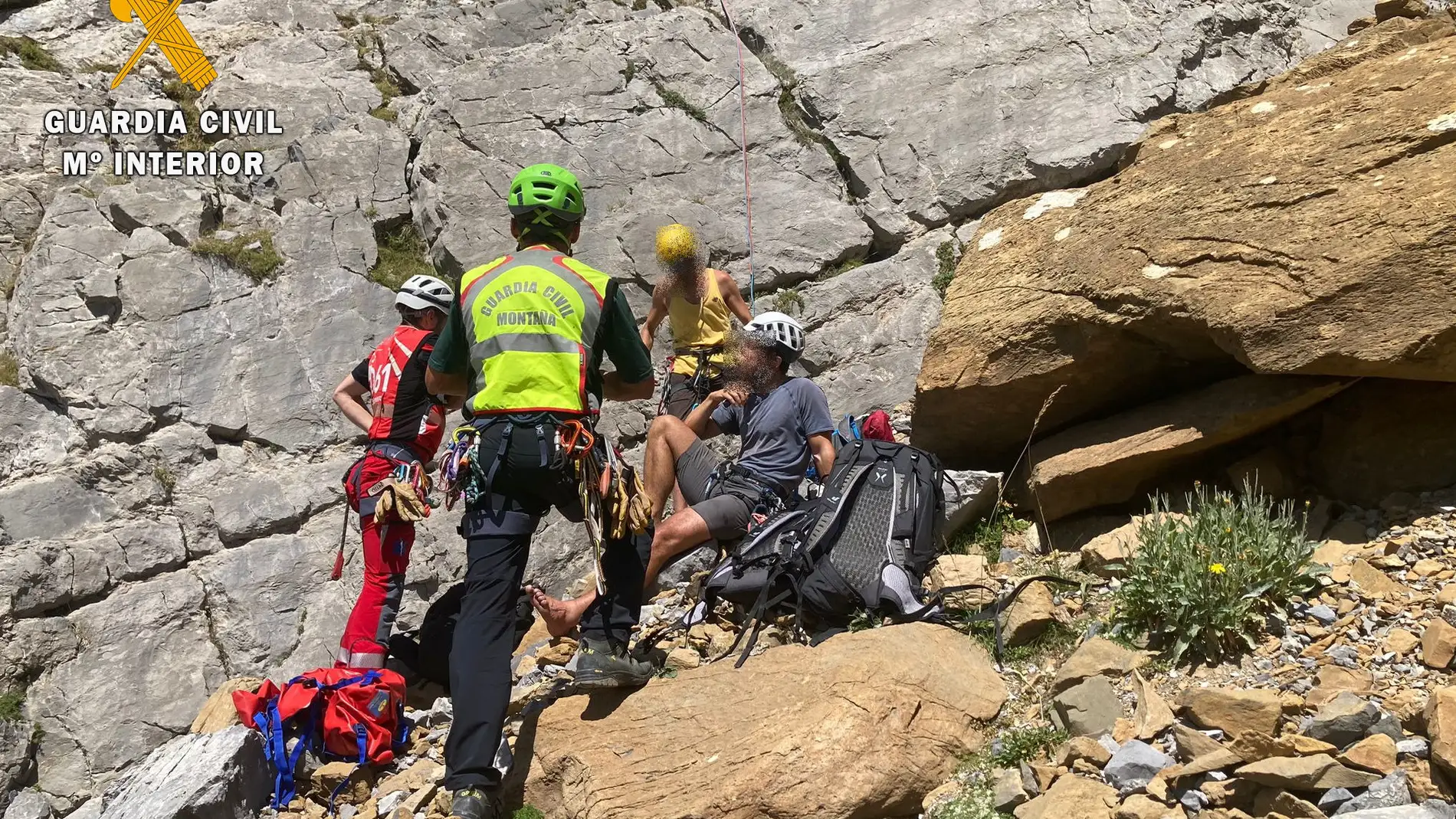 Imagen del rescate a un hombre con una lesión en el tobillo en el pico de Aspe.