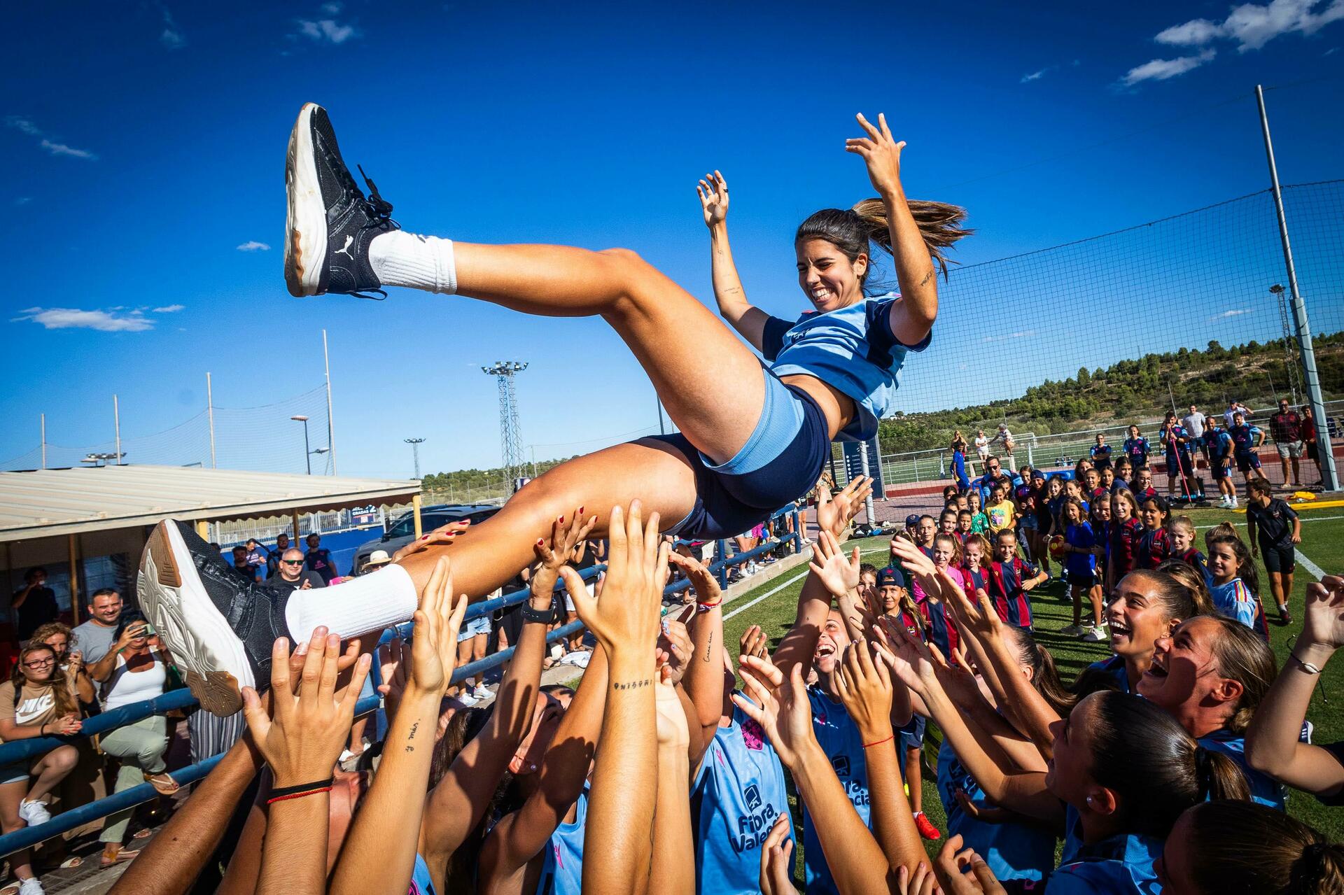 Espectacular recibimiento a la campeona del Mundo Alba Redondo Espectacular recibimiento a la campeona del Mundo Alba Redondo