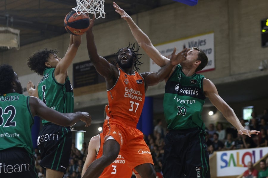 Valencia Basket estrena la pretemporada con victoria ante el Joventut Valencia Basket estrena la pretemporada con victoria ante el Joventut