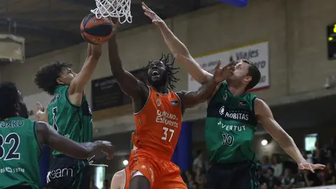 Valencia Basket estrena la pretemporada con victoria ante el Joventut Valencia Basket estrena la pretemporada con victoria ante el Joventut