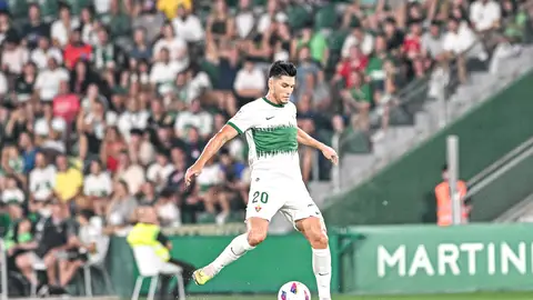 Cristian Salvador, en su debut como titular como jugador del Elche CF. Cristian Salvador, en su debut como titular como jugador del Elche CF.