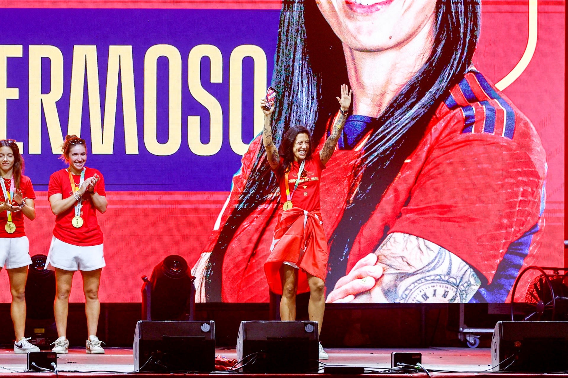 Sale a la luz el vídeo de la secuencia completa del beso de Luis Rubiales a Jenni Hermoso Sale a la luz el vídeo de la secuencia completa del beso de Luis Rubiales a Jenni Hermoso