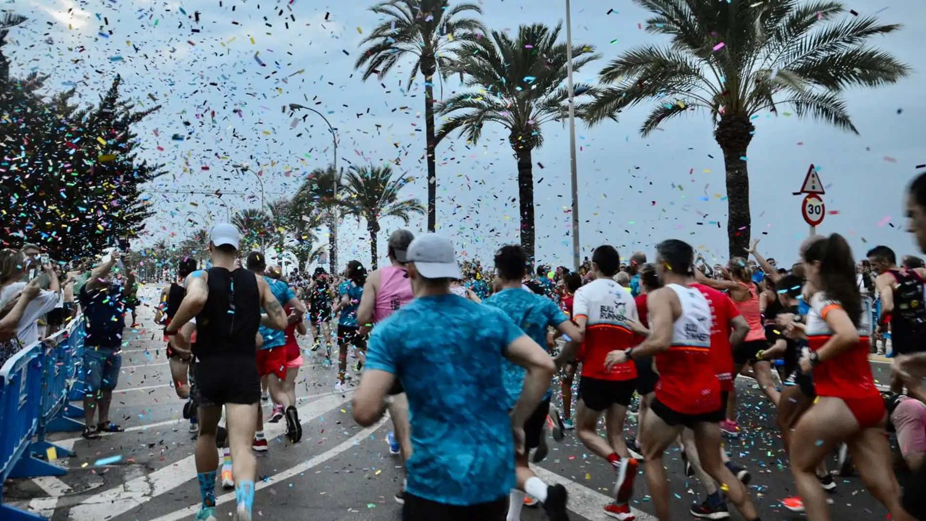 1700 corredores participaron en la popular carrera al amanecer de Santa Pola.