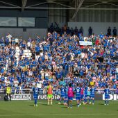 Los jugadores del Oviedo saludan a la afición en Burgos