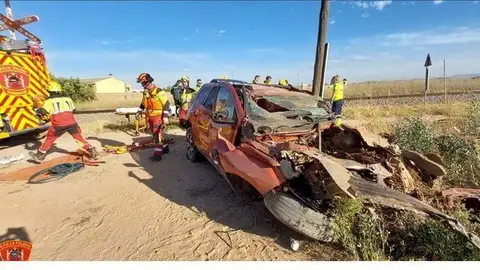 Continúan graves en la UVI los heridos en el accidente del turismo arrollado por un tren en Calera y Chozas Continúan graves en la UVI los heridos en el accidente del turismo arrollado por un tren en Calera y Chozas