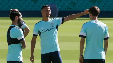 El defensa brasileño del Real Betis Luiz Felipe, durante un entrenamiento. El defensa brasileño del Real Betis Luiz Felipe, durante un entrenamiento.