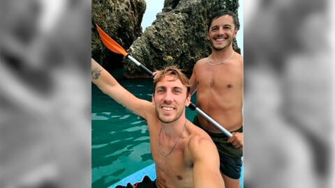 Contin&uacute;a la b&uacute;squeda de los dos desaparecidos cuando practicaban paddle surf