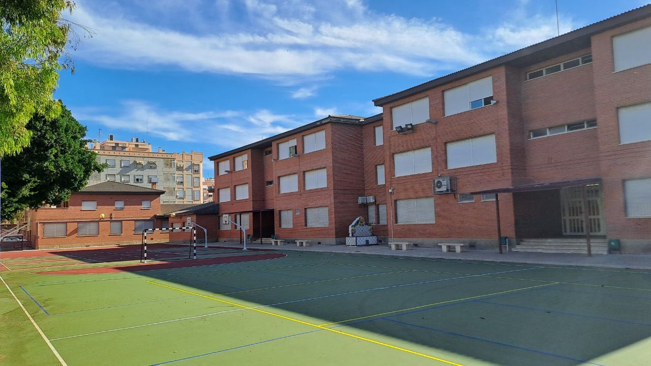 Elche mejora las instalaciones de los centros educativos antes del inicio escolar Elche mejora las instalaciones de los centros educativos antes del inicio escolar