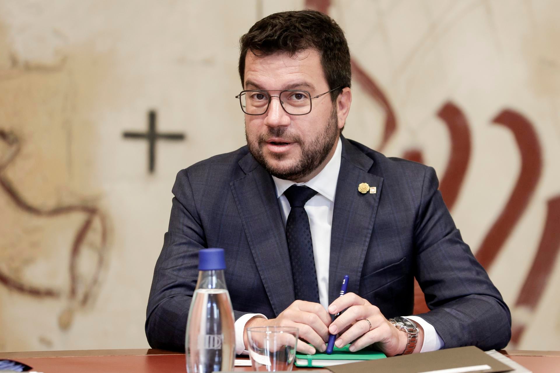 La Generalitat descarta una reunión entre Aragonès y Feijóo y llama a la unidad independentista La Generalitat descarta una reunión entre Aragonès y Feijóo y llama a la unidad independentista
