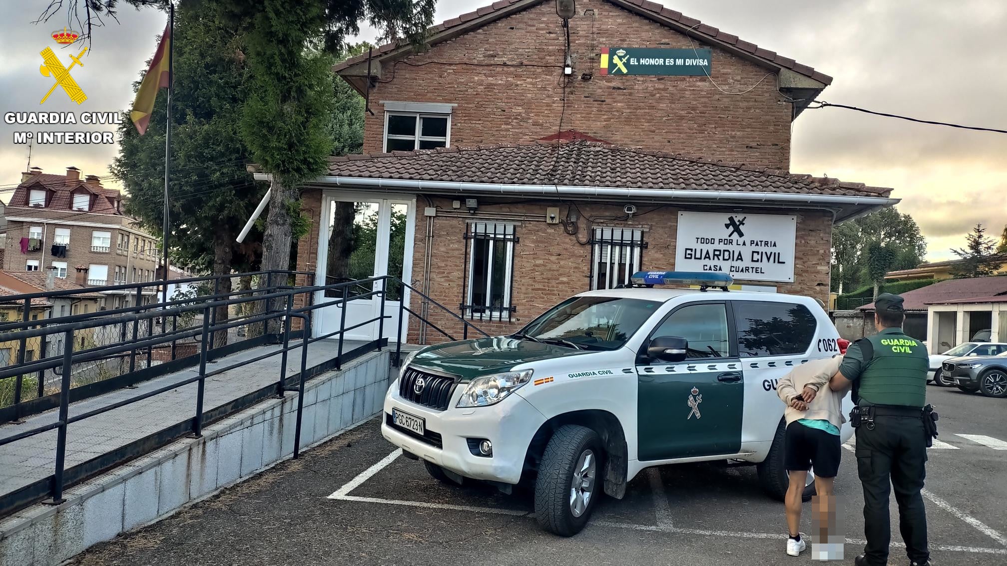 Detenido por presuntamente grabar vídeos por debajo de faldas o vestidos de mujeres sin su consentimiento Detenido por presuntamente grabar vídeos por debajo de faldas o vestidos de mujeres sin su consentimiento