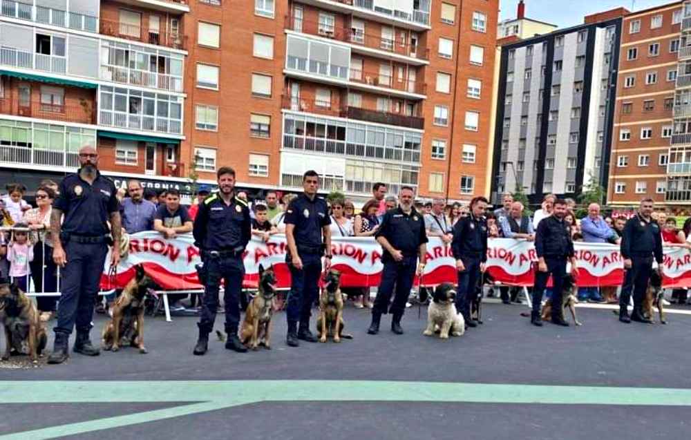 Santa Pola incorpora a la Policía Local a dos perros especializados para el control de estupefacientes en las próximas fiestas Santa Pola incorpora a la Policía Local a dos perros especializados para el control de estupefacientes en las próximas fiestas