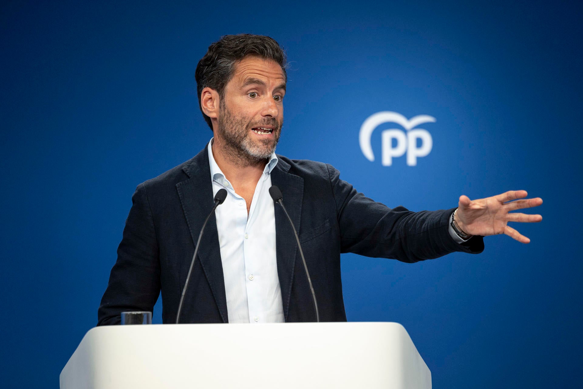 El PP deja sobre la mesa un acuerdo con el PSOE para desbloquear la legislatura El PP deja sobre la mesa un acuerdo con el PSOE para desbloquear la legislatura