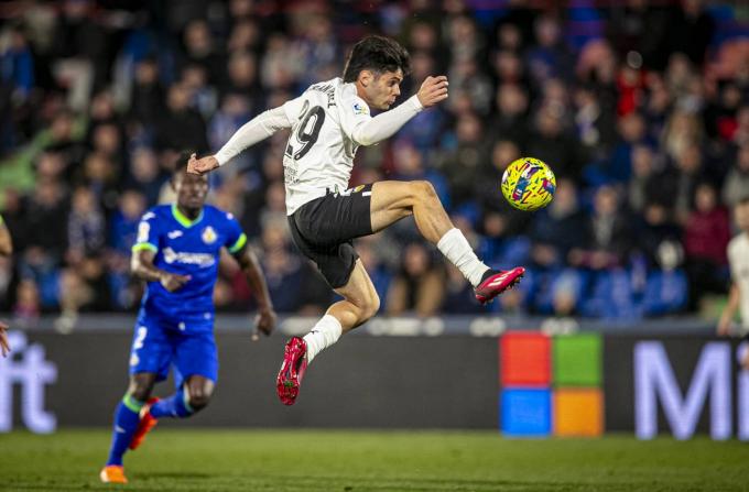 Fran Pérez renueva con el Valencia hasta 2026 Fran Pérez renueva con el Valencia hasta 2026